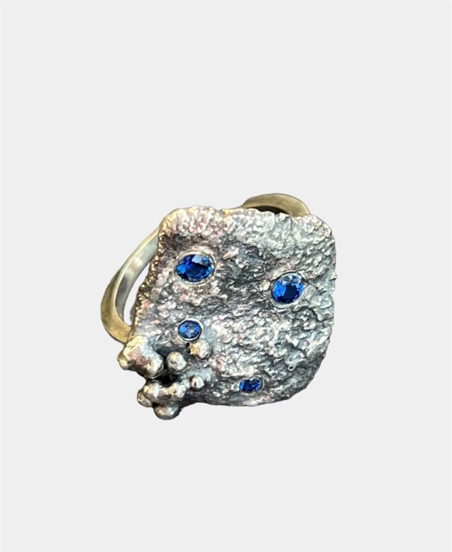 Χειροποίητο δαχτυλίδι κατασκευασμένο από ασήμι 925 με τέσσερα μπλε ζιρκόνια υψηλής ποιότητας